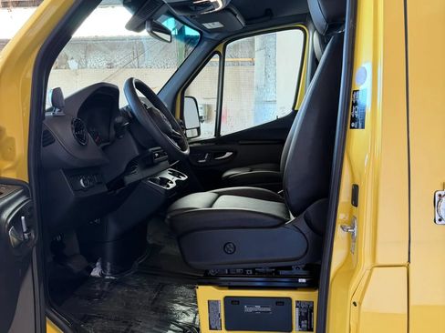 Used 2021 Mercedes-Benz Sprinter 3500 w/ Comfort Plus Package image 9