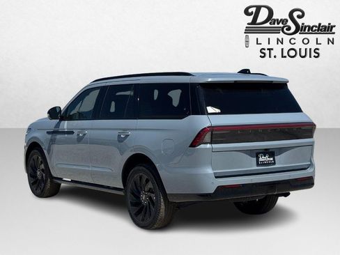 New 2026 Lincoln Navigator Reserve w/ Jet Appearance Package AWD/4WD image 5