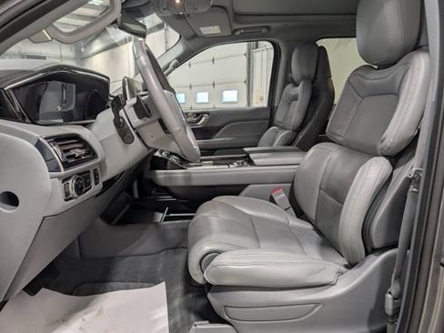 Used 2021 Lincoln Navigator Reserve w/ Luxury Package image 16