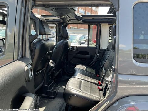 Used 2021 Jeep Wrangler Unlimited Sahara AWD/4WD image 15