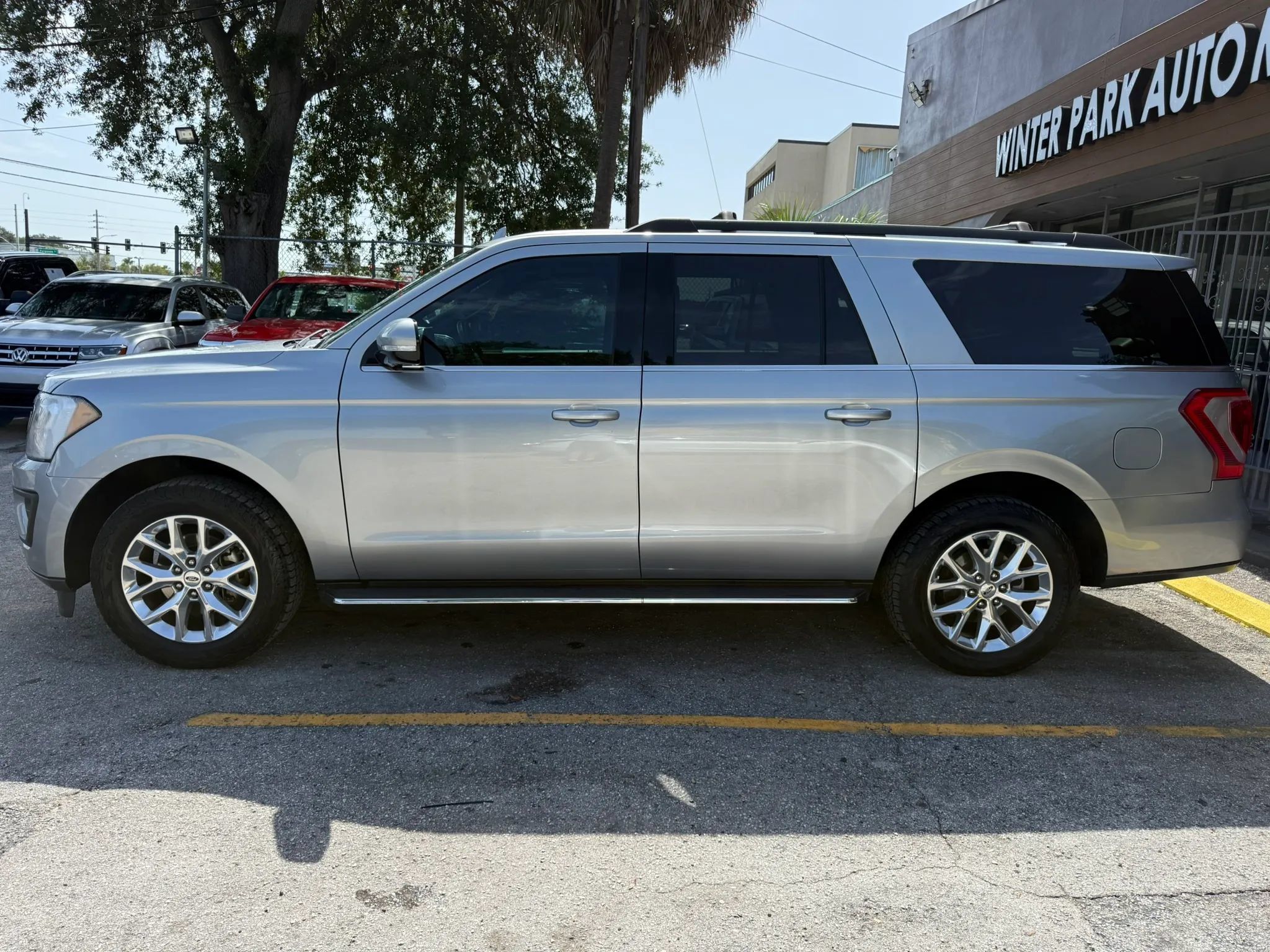 Used 2020 Ford Expedition Max XLT w/ Equipment Group 202A RWD image 4