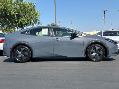Used 2024 Toyota Prius LE FWD image 6