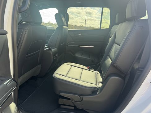 New 2026 Chevrolet Traverse LT image 8