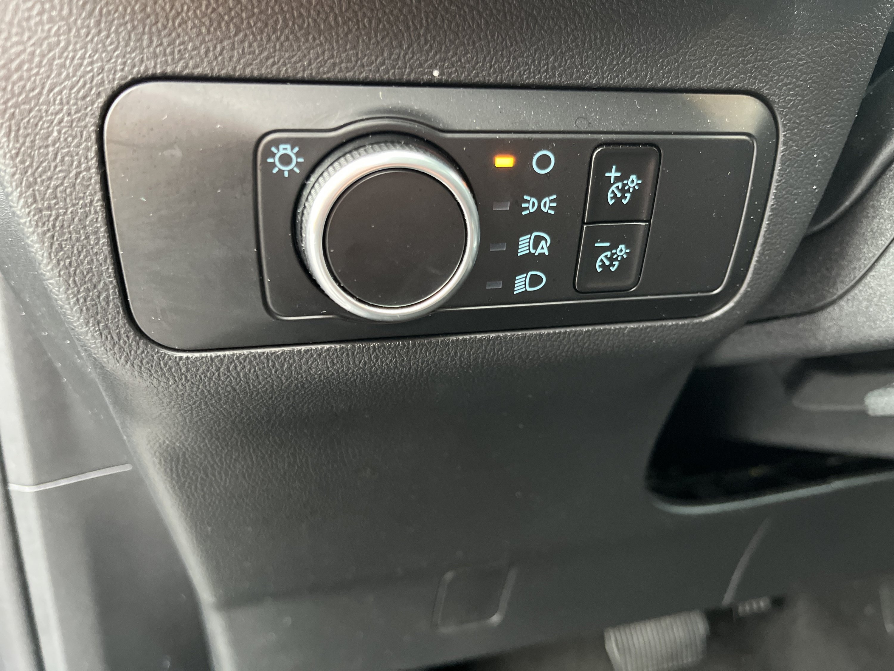 Used 2025 Ford Escape Active AWD/4WD image 17
