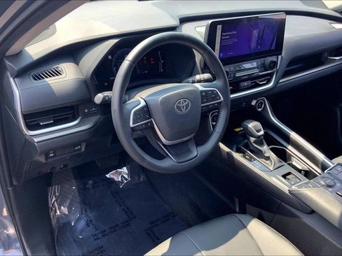 Used 2024 Toyota Grand Highlander AWD image 17