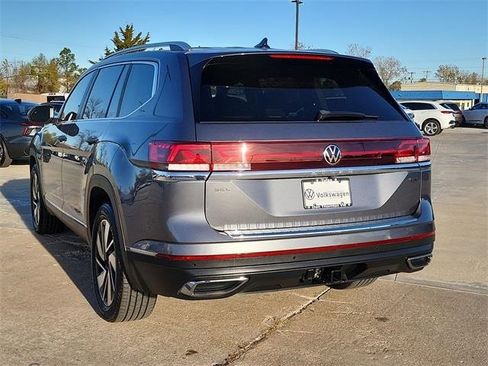 Used 2024 Volkswagen Atlas SEL image 3