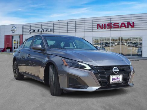 New 2026 Nissan Altima 2.5 SV FWD image 4