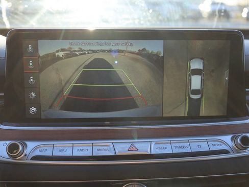 Used 2020 Kia K900 Luxury image 23