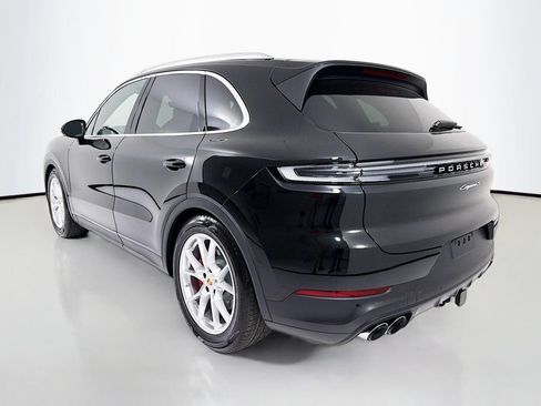 Certified 2025 Porsche Cayenne S AWD/4WD image 3