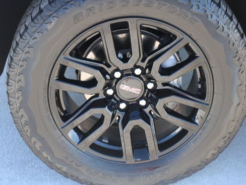 Used 2021 GMC Sierra 1500 Elevation w/ X31 Off-Road Package AWD/4WD image 10