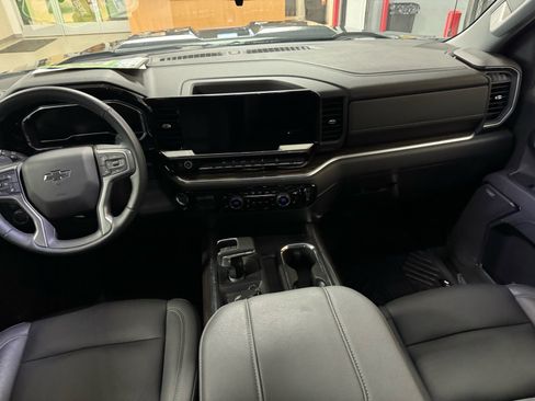 Used 2025 Chevrolet Silverado 1500 LT Trail Boss w/ Convenience Package II AWD/4WD image 11