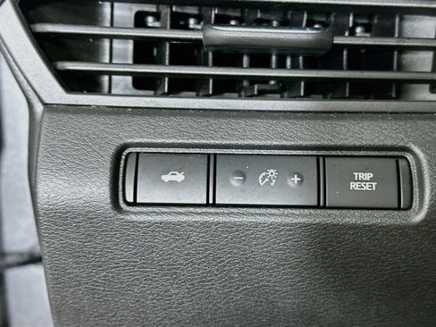 Used 2025 Nissan Altima 2.5 SR FWD image 17