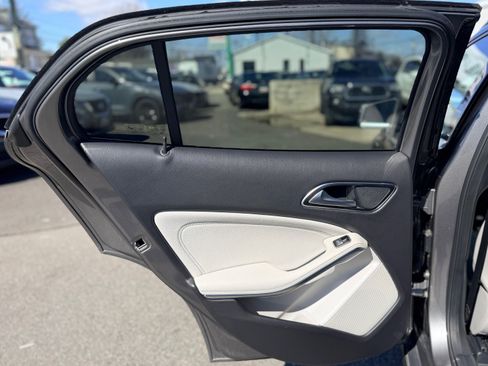 Used 2019 Mercedes-Benz GLA 250 4MATIC image 24