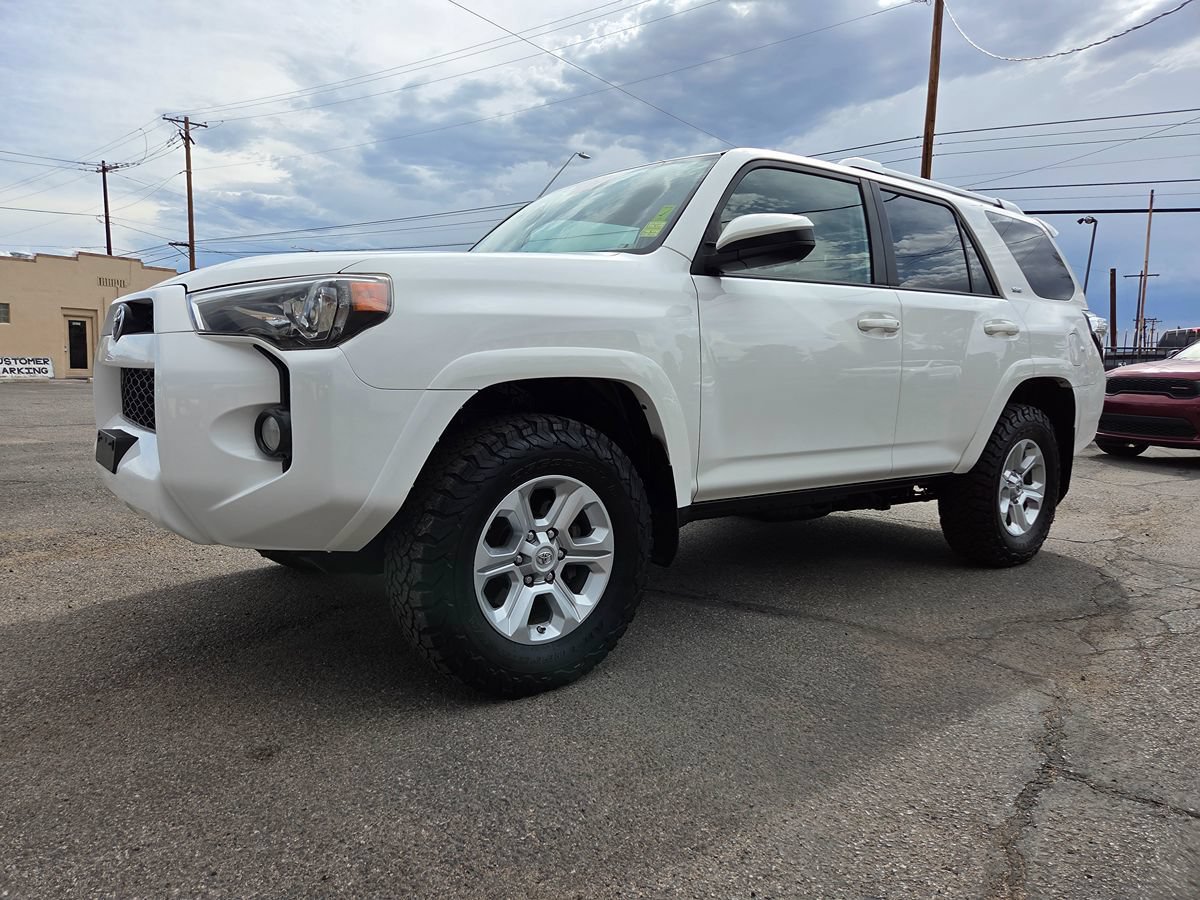 Used 2018 Toyota 4Runner SR5 AWD/4WD image 23