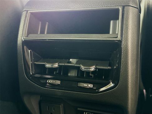 New 2025 Jeep Grand Cherokee Altitude image 27