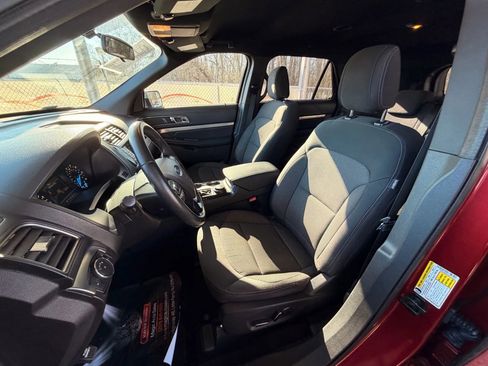 Used 2018 Ford Explorer XLT AWD/4WD image 53