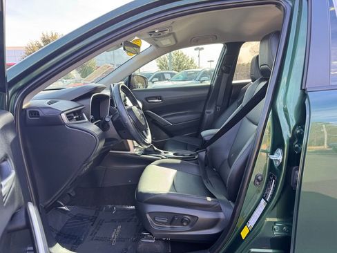 Certified 2022 Toyota Corolla Cross XLE image 22