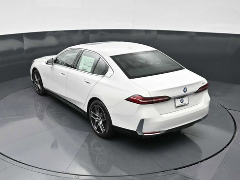 New 2026 BMW 530i w/ Convenience Package RWD image 20