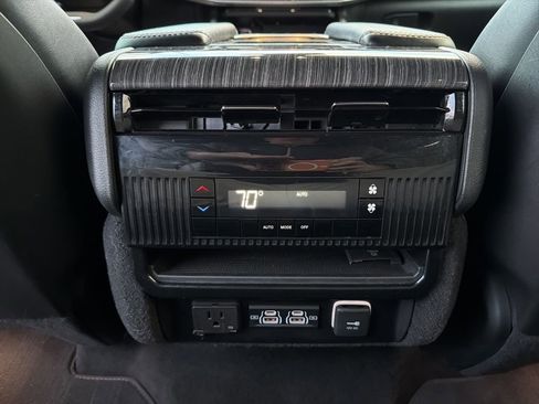Used 2022 Jeep Wagoneer Series II w/ Premium Group I RWD image 27
