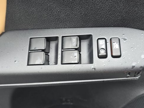Used 2016 Toyota RAV4 XLE w/ Convenience Package FWD image 26