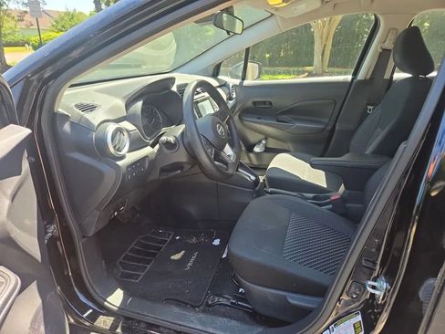 Used 2020 Nissan Versa S FWD image 5
