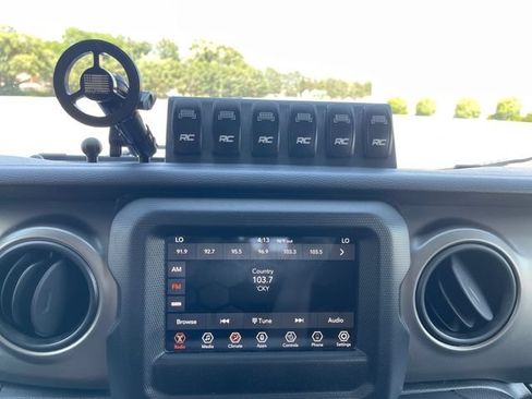 Used 2021 Jeep Gladiator Sport AWD/4WD image 22