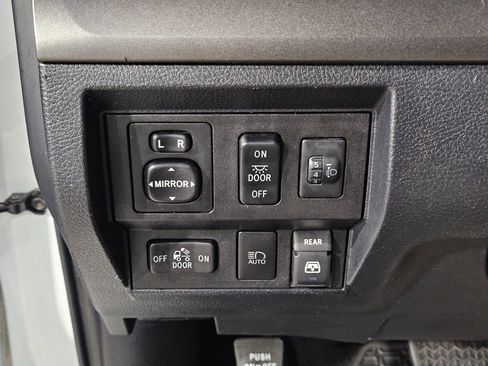 Used 2018 Toyota Tundra SR5 w/ SR5 Upgrade Package image 25