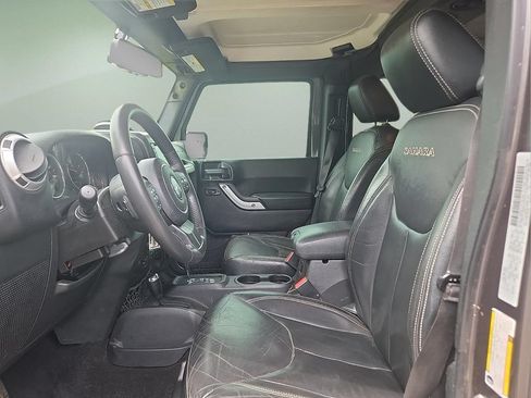 Used 2016 Jeep Wrangler Unlimited Sahara w/ Dual Top Group AWD/4WD image 14