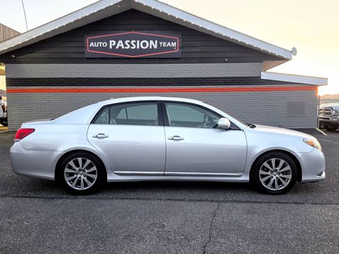 Used 2011 Toyota Avalon Limited FWD image 6