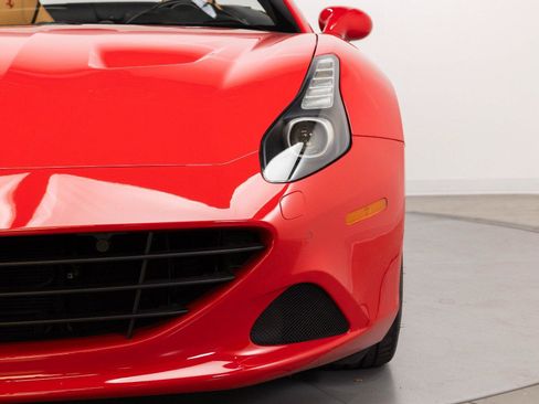 Certified 2017 Ferrari California T RWD image 29