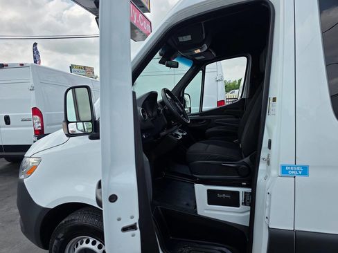 Used 2025 Mercedes-Benz Sprinter 2500 image 21