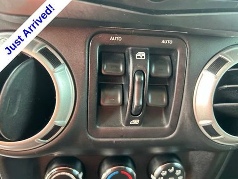 Used 2016 Jeep Wrangler Unlimited Rubicon w/ Connectivity Group AWD/4WD image 21