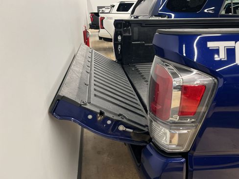 Used 2022 Toyota Tacoma TRD Sport w/ Technology Package AWD/4WD image 21