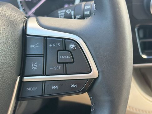 Used 2024 Toyota Highlander XLE image 23