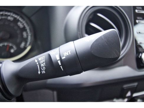 Used 2022 Toyota Tacoma SR RWD image 17