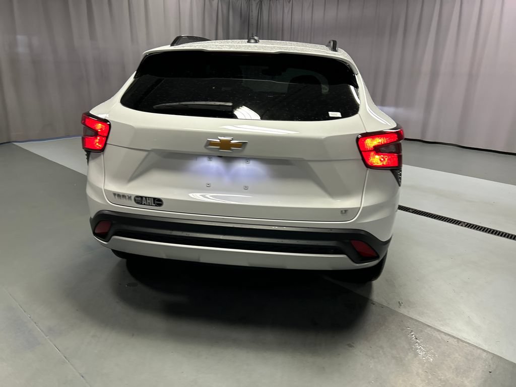Used 2025 Chevrolet Trax LT FWD image 6
