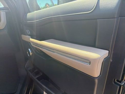 Used 2024 Ford Expedition Limited image 6