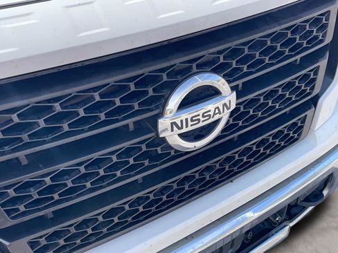 Used 2021 Nissan Titan SV w/ SV Convenience Package RWD image 27