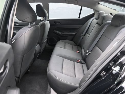 Used 2024 Nissan Altima 2.5 SV FWD image 15