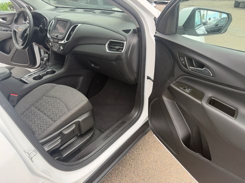 Used 2024 Chevrolet Equinox LT AWD/4WD image 16