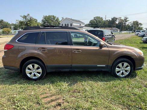 Used 2011 Subaru Outback 2.5i Limited AWD/4WD image 4