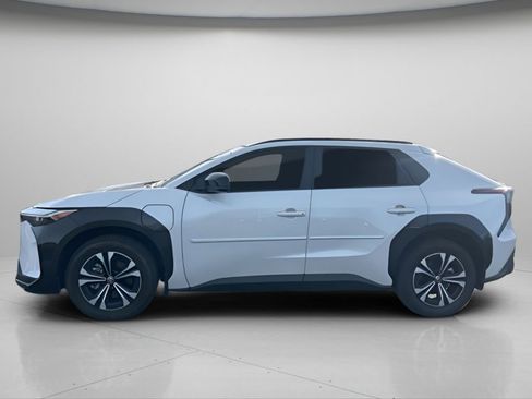 Used 2025 Toyota bZ4X AWD w/ Weather Package image 8