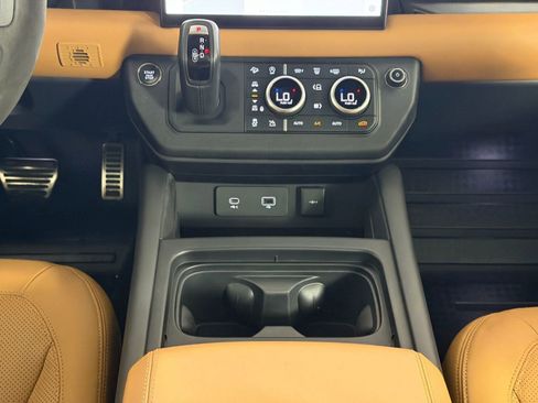 Used 2023 Land Rover Defender 110 V8 AWD/4WD image 17