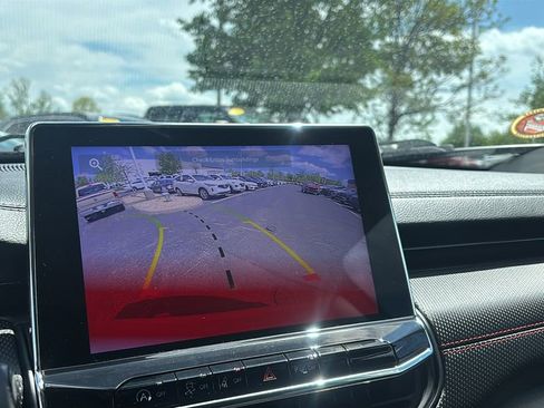 Used 2022 Jeep Compass Trailhawk w/ Trailhawk Convenience Group AWD/4WD image 22