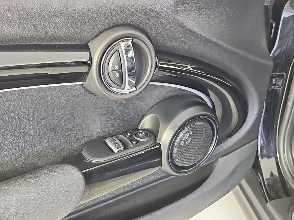 Used 2024 MINI Cooper SE FWD image 12