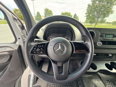 Used 2023 Mercedes-Benz Sprinter 1500 image 17