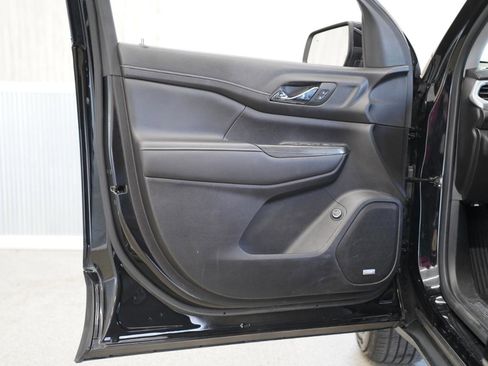 Used 2023 GMC Acadia SLT image 29