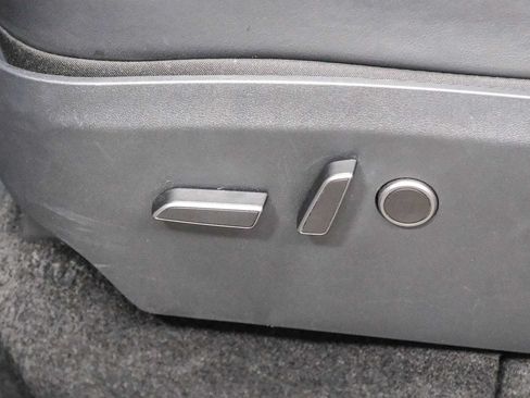 Used 2023 Tesla Model Y 2WD image 26