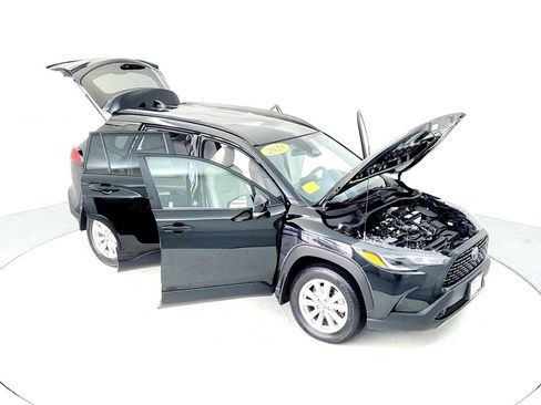 Certified 2023 Toyota Corolla Cross LE image 24