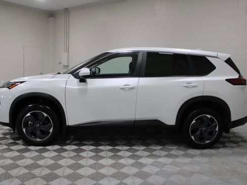 Used 2024 Nissan Rogue SV image 8